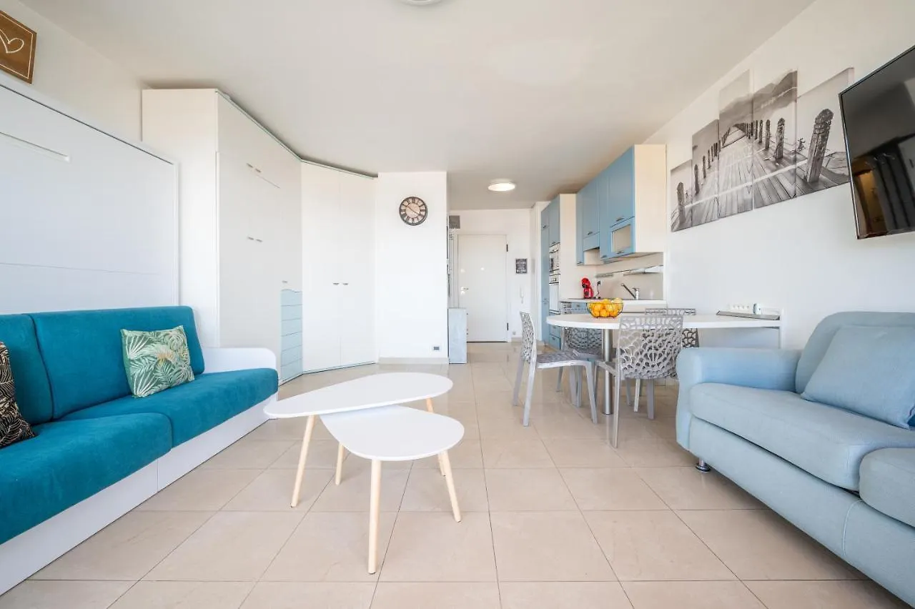 La Grande Palmeraie - Spacieux Studio Avec Vue Mer, Terrasse, Port De Garavan Menton Fransa